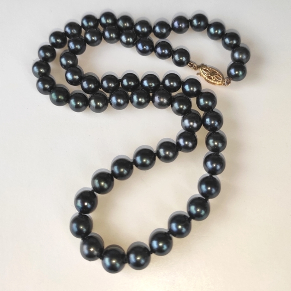 Black Akoya Pearls Yellow Gold Clasp Necklace